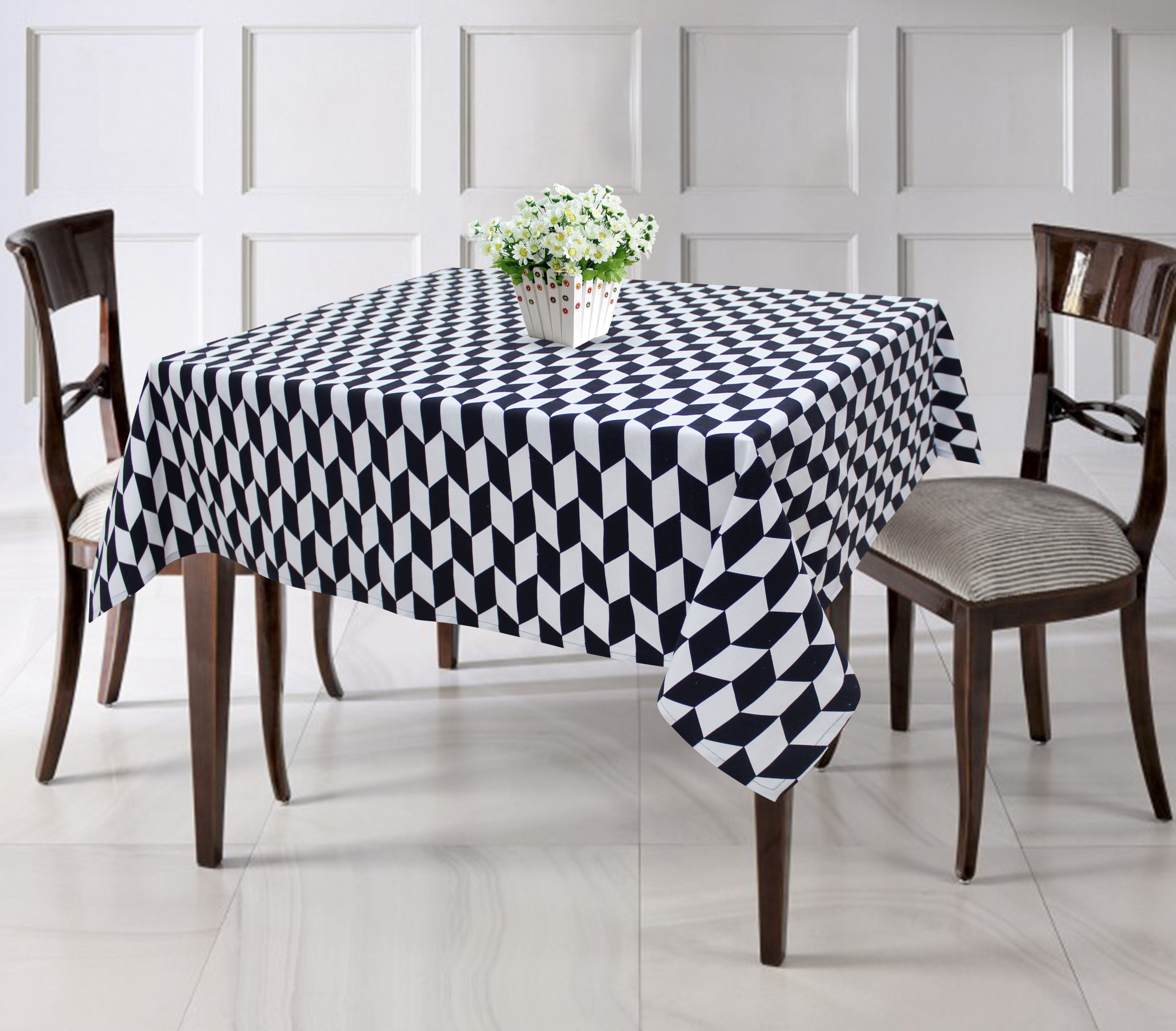 Cotton Black & White Damask 4 Seater Table Cloths