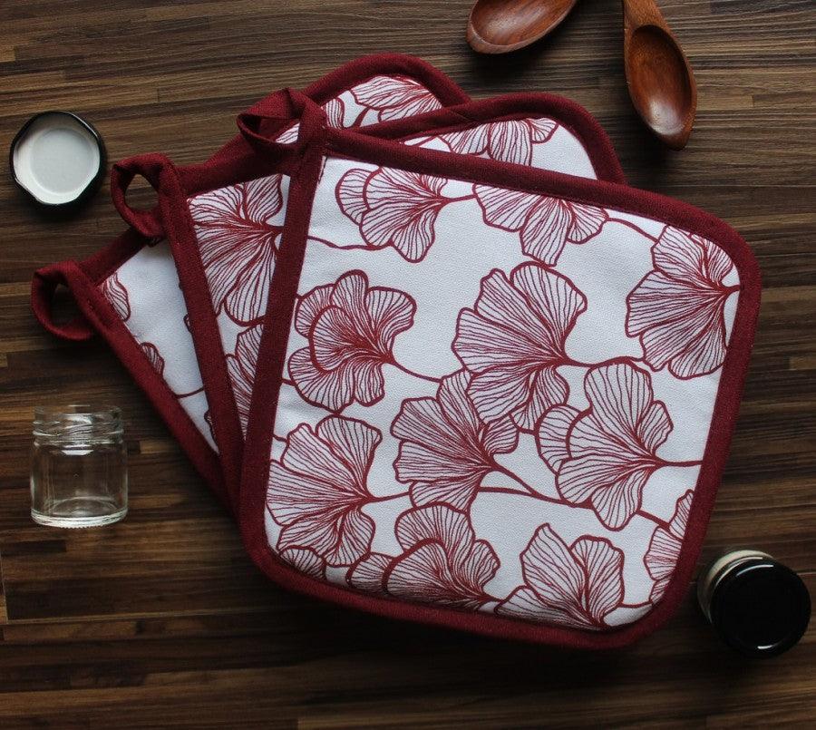 Cotton Single Leaf Maroon Pot Holders Pack Of 3