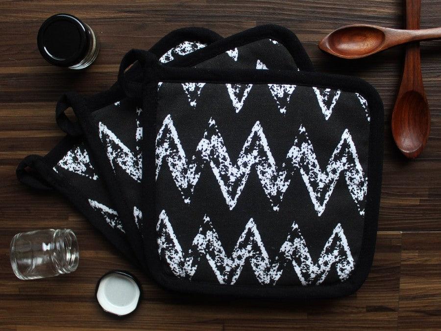 Cotton Black Zig-Zag Pot Holders Pack Of 3