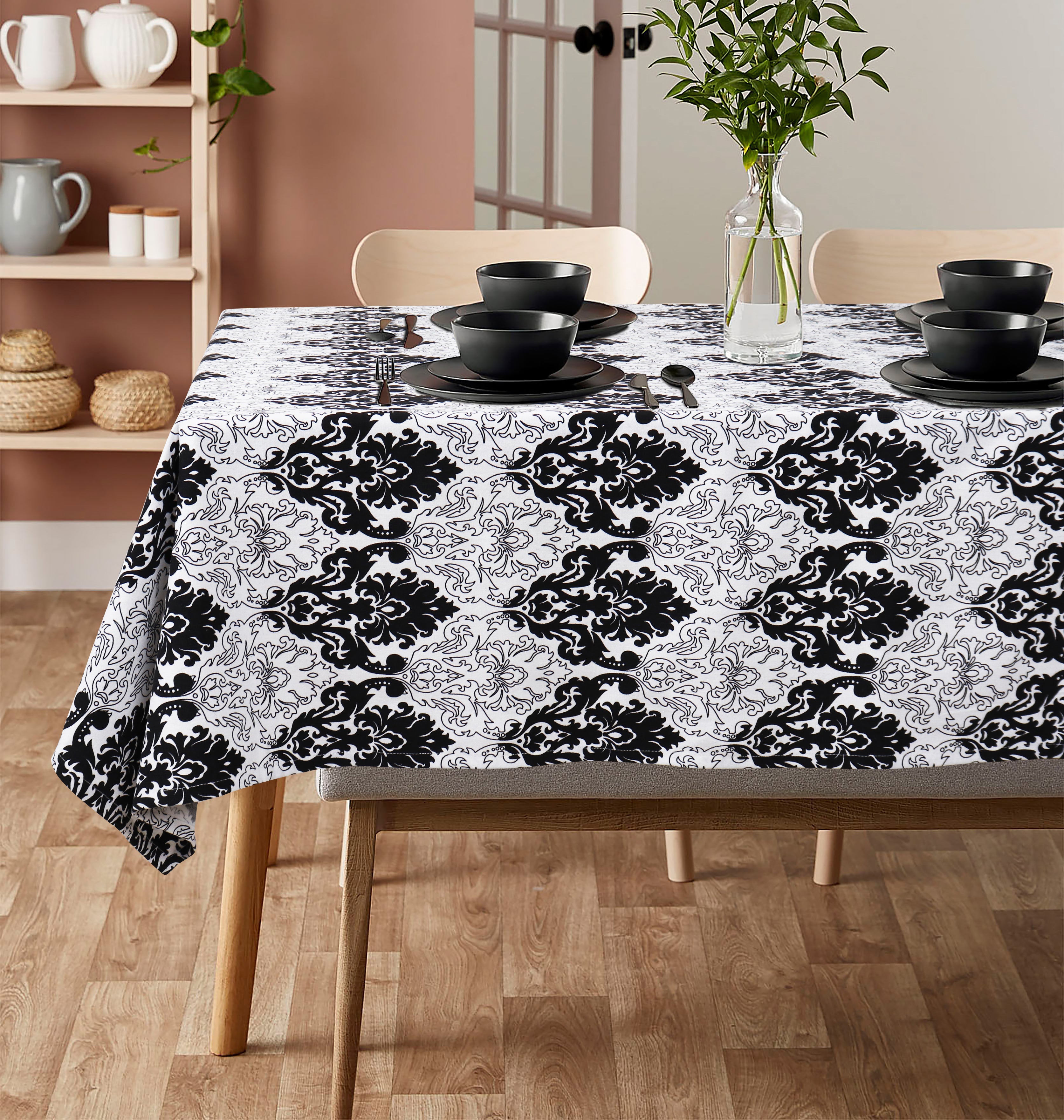 Cotton Black & White Damask 4 Seater Table Cloths
