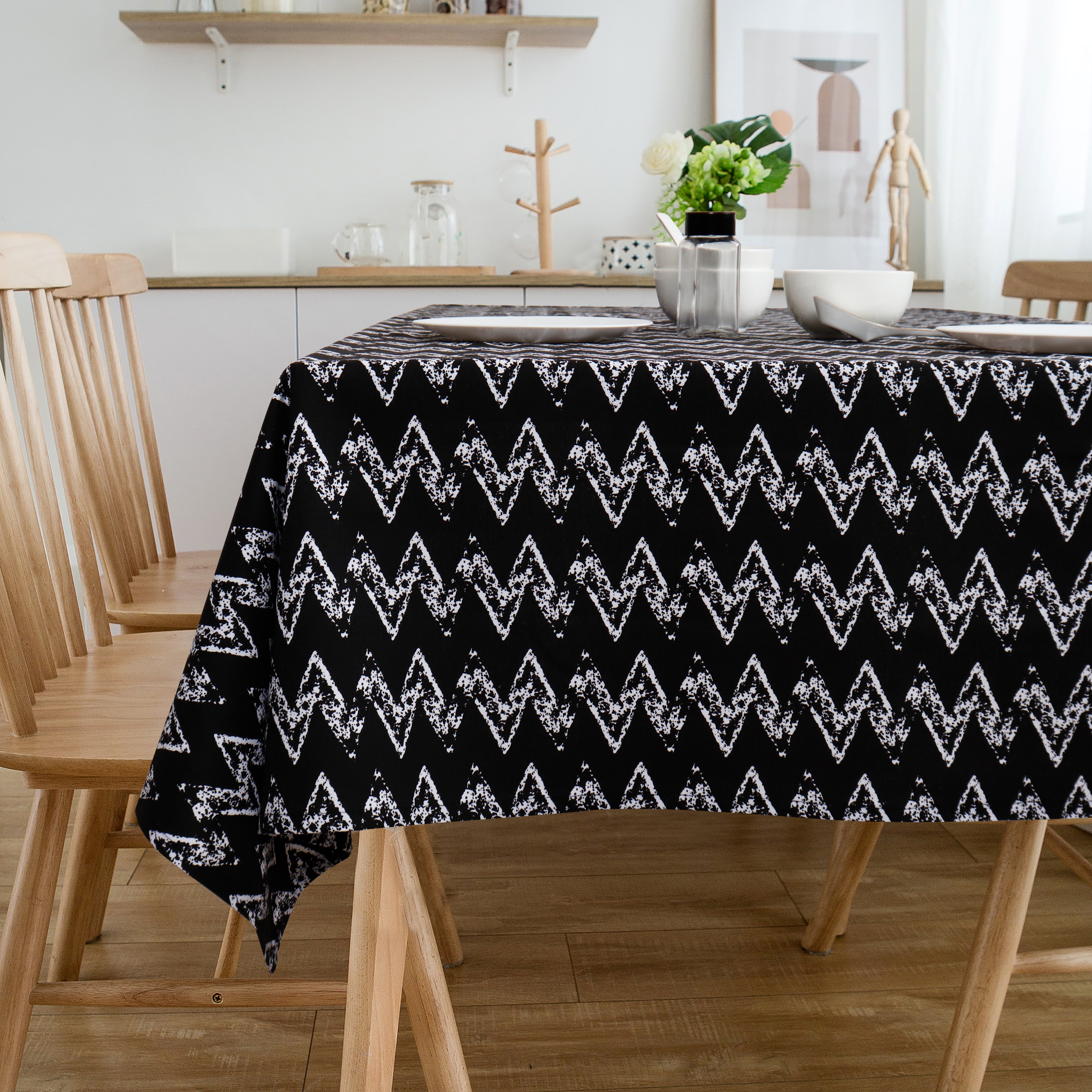 Cotton Black Zig-Zag 4 Seater Table Cloths