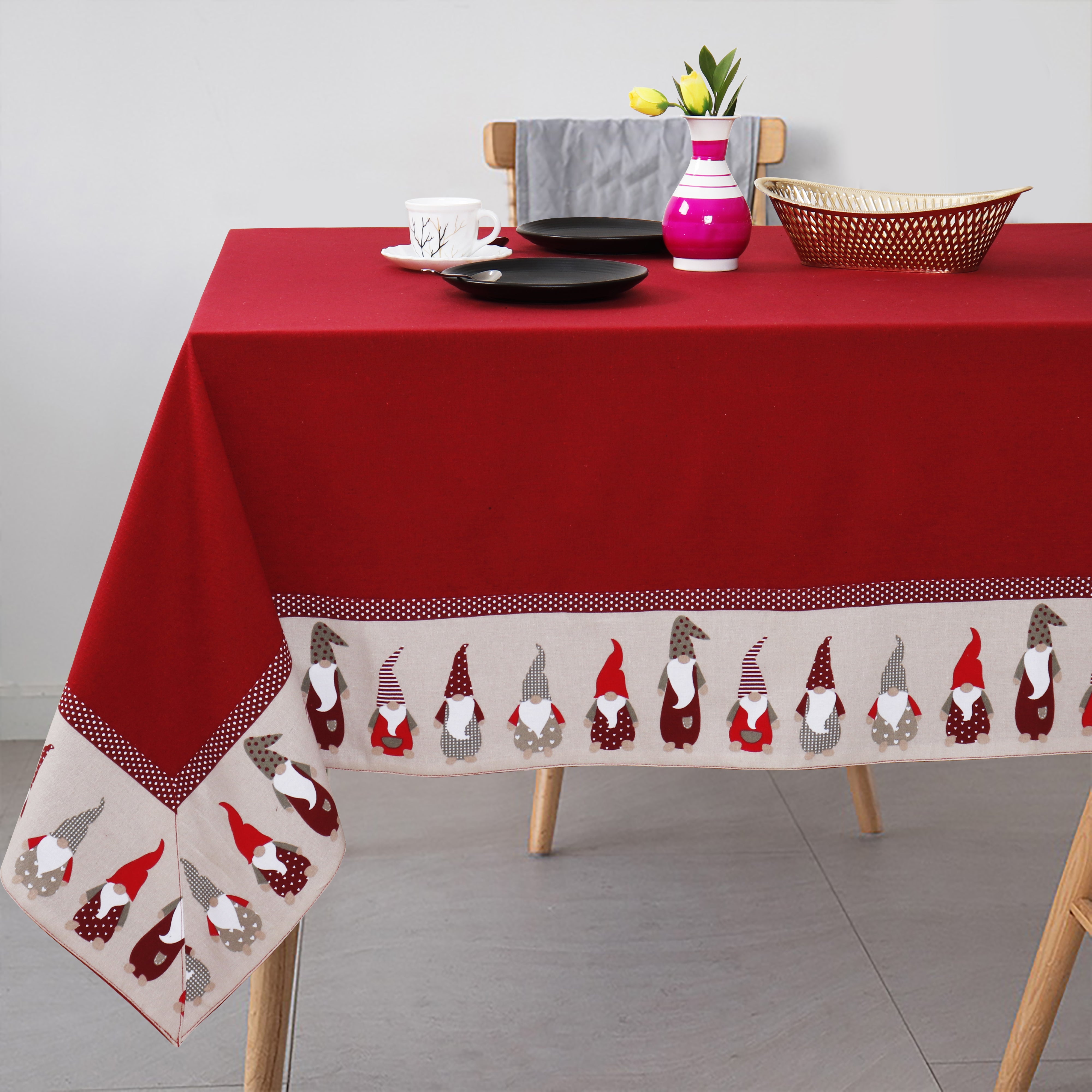 Cotton Gnomo Border 8 Seater Table Cloths