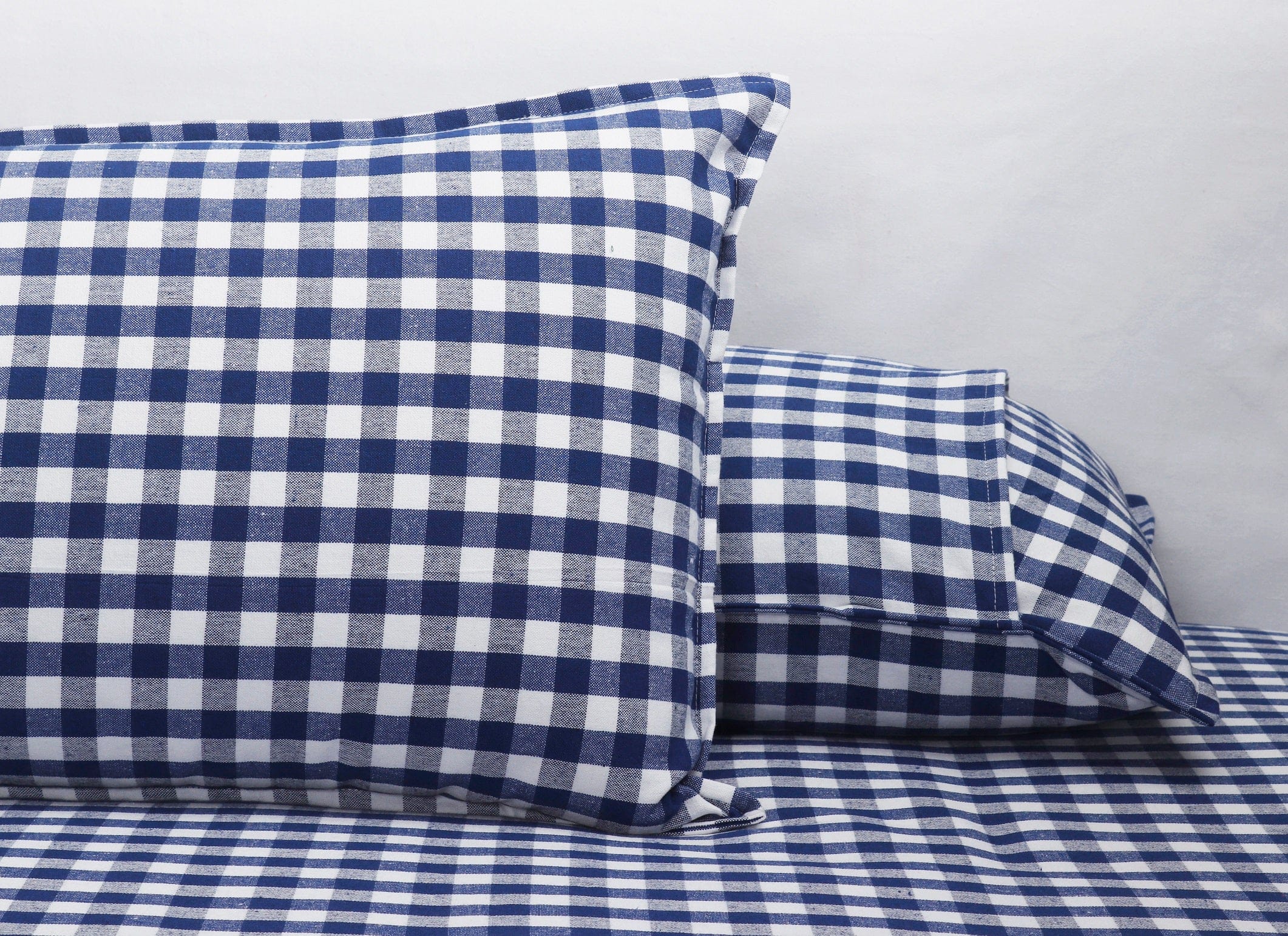 Cotton Checkered Bedsheet with Pillow Covers (Blue)