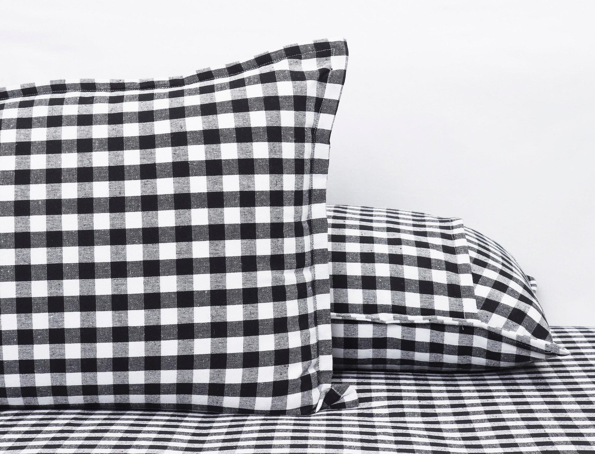 Cotton Checkered Bedsheet with Pillow Covers (Solid Black)