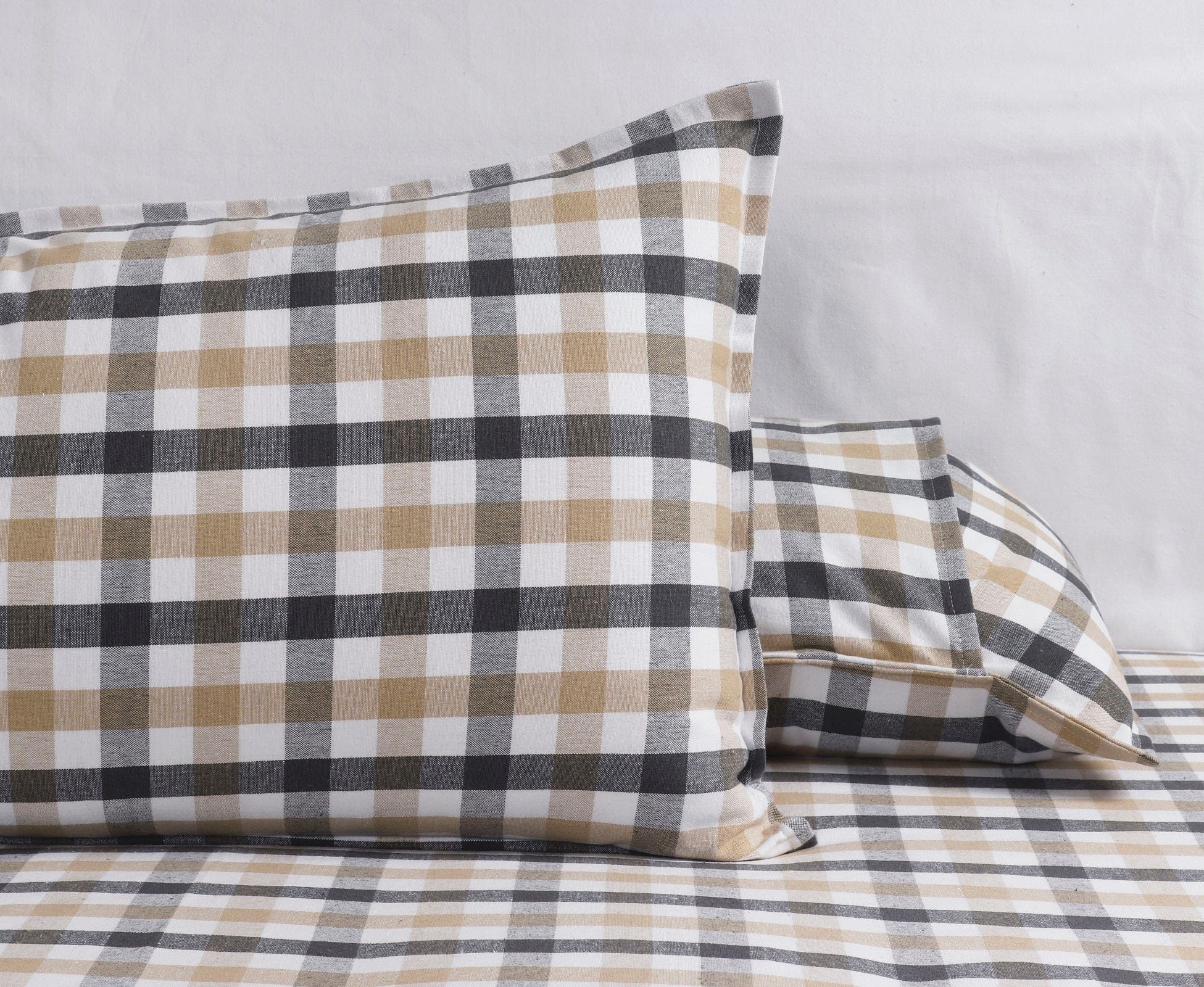 Cotton Checkered Bedsheet with Pillow Covers (Grey, Yellow)