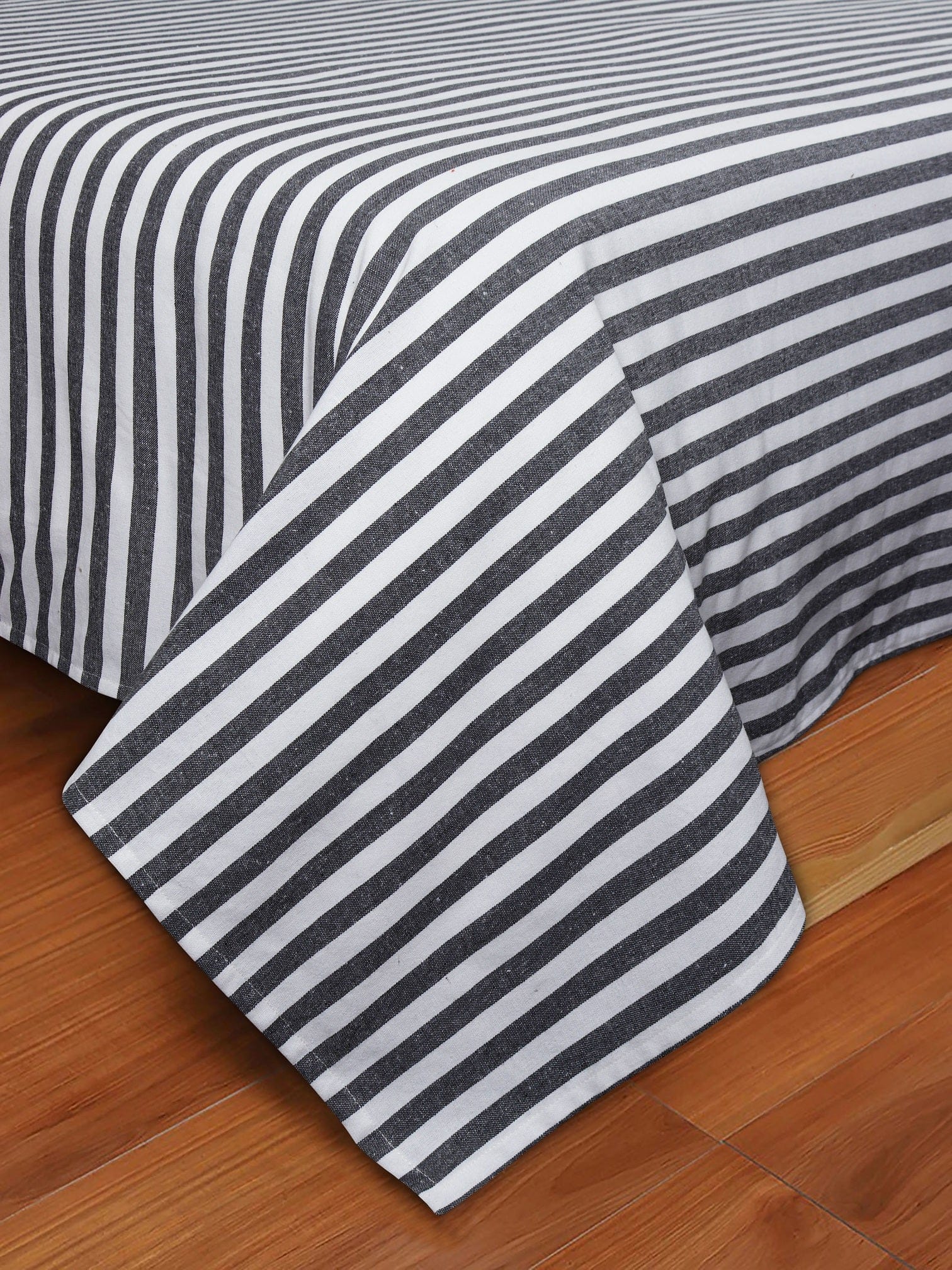 Cotton Striped Bedsheet with Pillow Covers (Black)