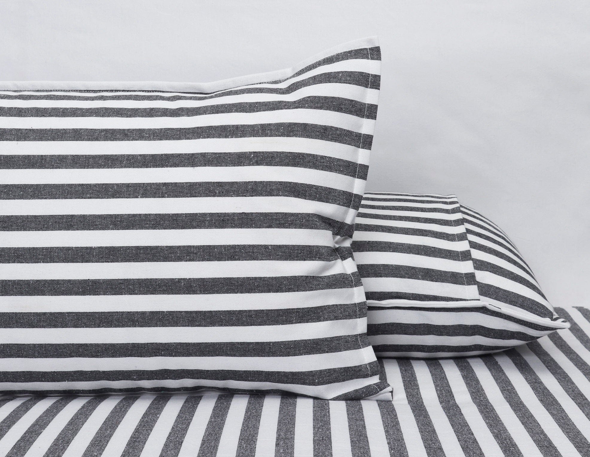 Cotton Striped Bedsheet with Pillow Covers (Black)