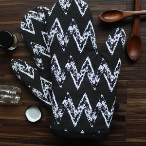 Cotton Black Zig-Zag Oven Gloves Pack Of 2