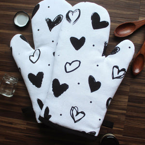 Cotton White Heart Oven Gloves Pack Of 2