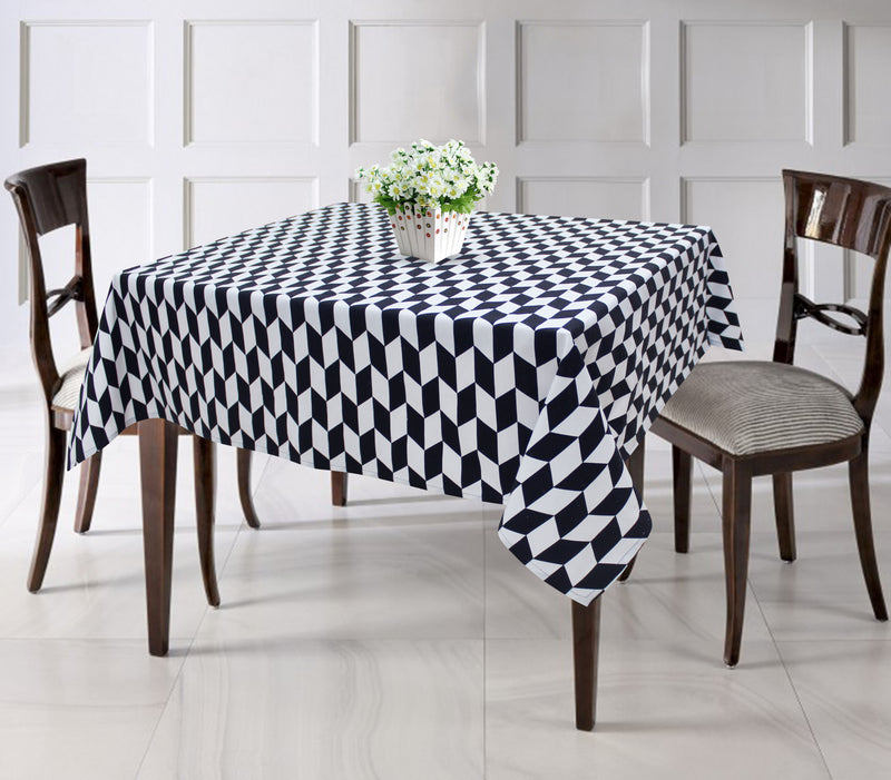 Cotton Black & White Damask 4 Seater Table Cloths Pack Of 1